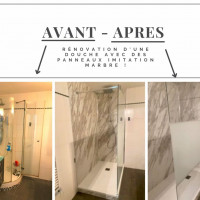 Rénovation d'une douche avec des panneaux muraux.